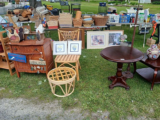 Huge yard Sale Open Today MONDAY HUGE photo