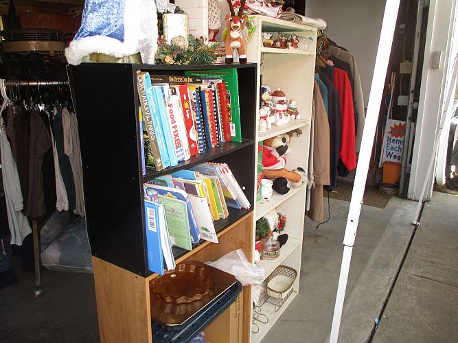garage sale photo