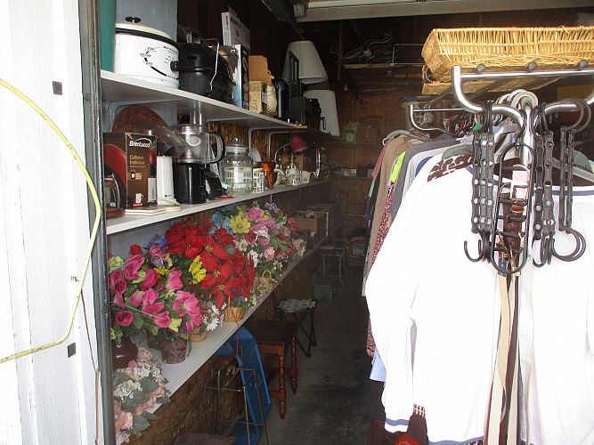 garage sale photo