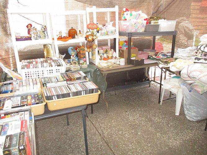 garage sale photo