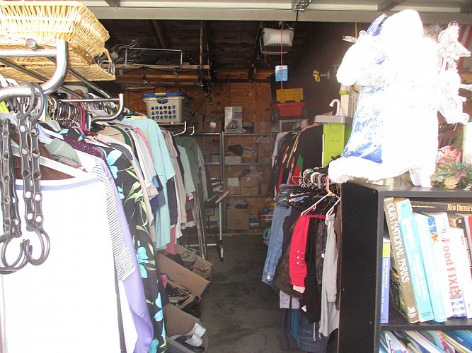 garage sale photo