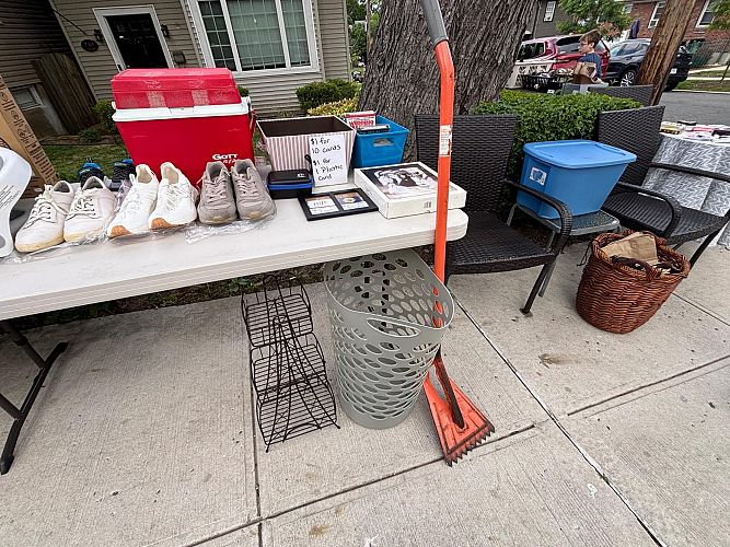 🌞 HUGE INDOOR & OUTDOOR YARD SALE 🌞 📍 240 Manor Road photo