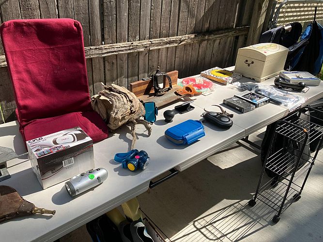 Huge yard sale, Downsizing photo