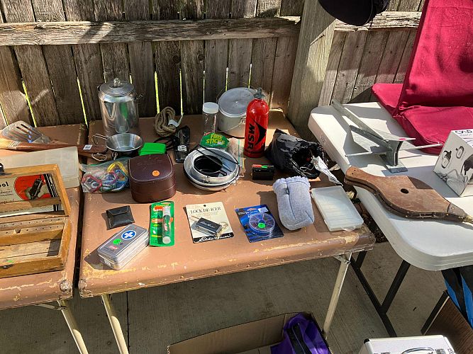 Huge yard sale, Downsizing photo