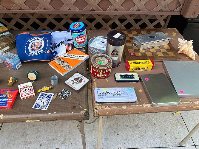 Huge yard sale, Downsizing photo