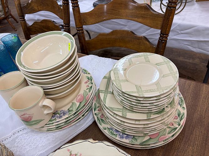 Multi-Estate Sale 50% off Sunday - Hartville Estate Sales photo
