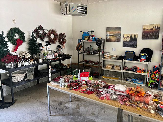 Garage sale Sunday May 31st ends 2/3 pm photo