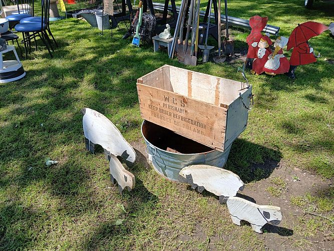 Outdoor Yard Stuff , Kennels 10.00 each photo