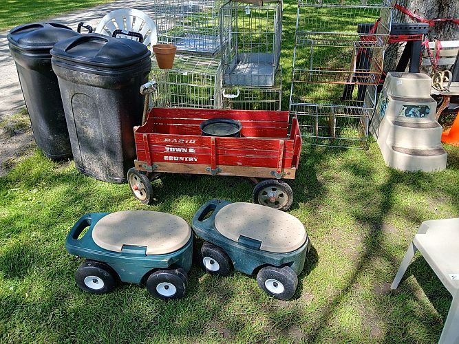 Outdoor Yard Stuff , Kennels 10.00 each photo
