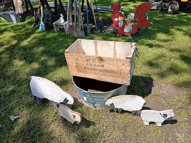 Outdoor Yard Stuff , Kennels 10.00 each photo