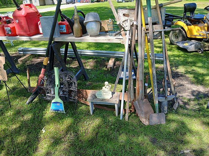 Outdoor Yard Stuff , Kennels 10.00 each photo