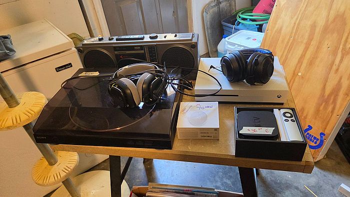 5 FAMILY GARAGE SALE photo
