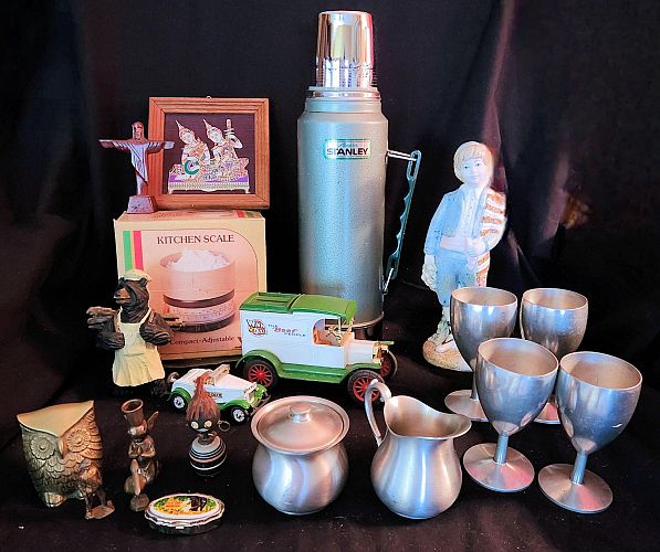 HUGE SALE: ESTATE COLLECTIBLES, HOUSEWARES, ELECTRONICS, TOOLS & MUCH MORE! photo