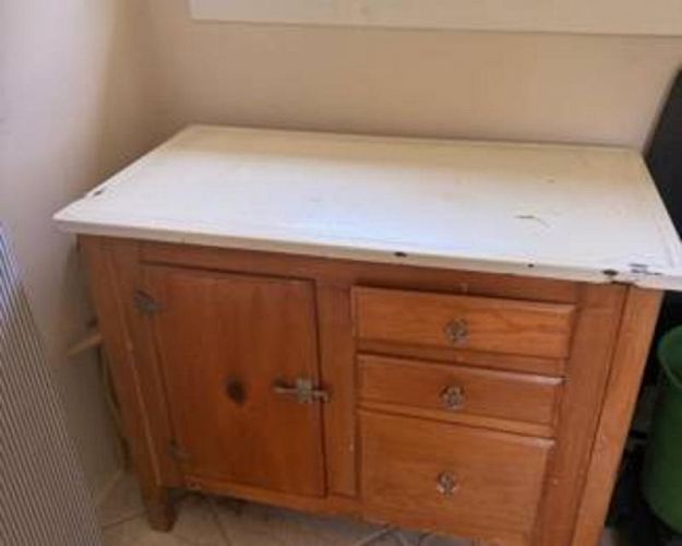 Eclectic Clayton Estate Moving Content Sale photo